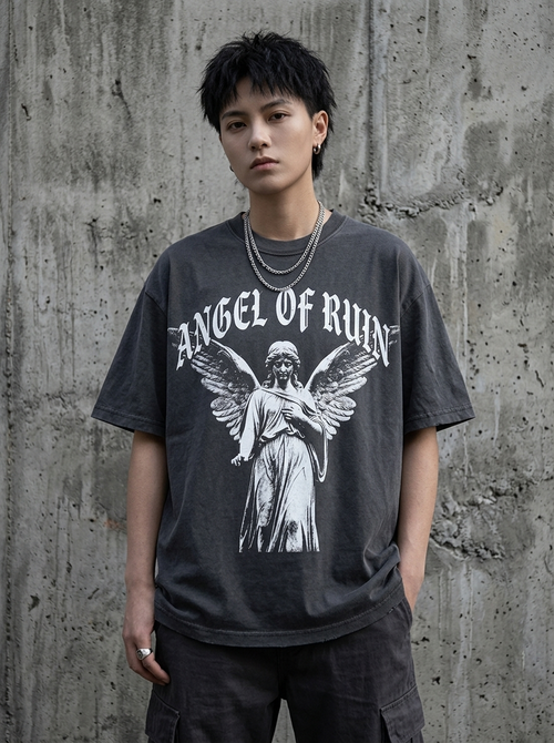 Oversize-T-Shirt „Angel of Ruin“ – Am Model getragen