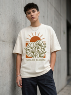 Oversize-T-Shirt „Solar Bloom“ – Am Model getragen
